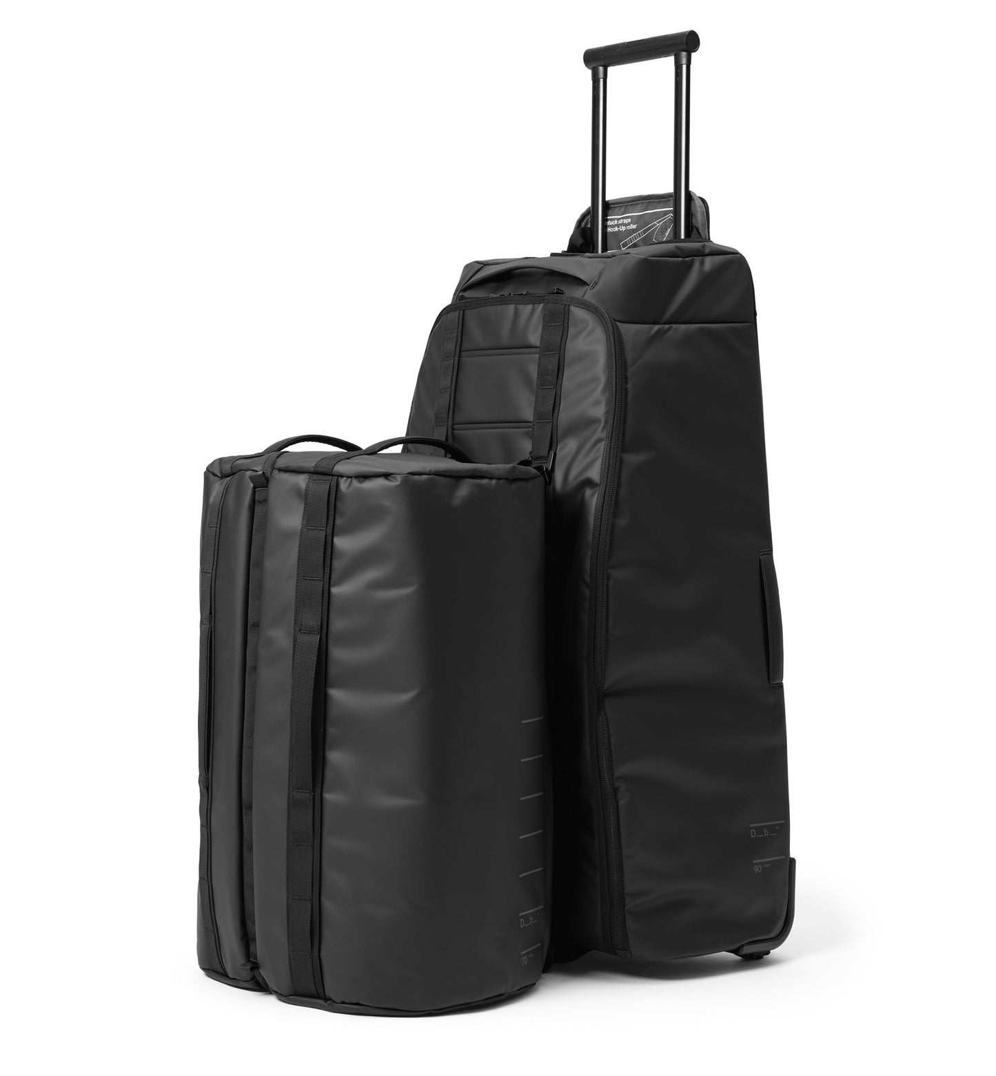 Dbの大容量ダッフルバッグ「Roamer Pro Split Duffel 70L」。スポーツや長期の旅行をアクティブに楽しむ大人に最適なトラベルバッグの全体画像。色はBlack Out