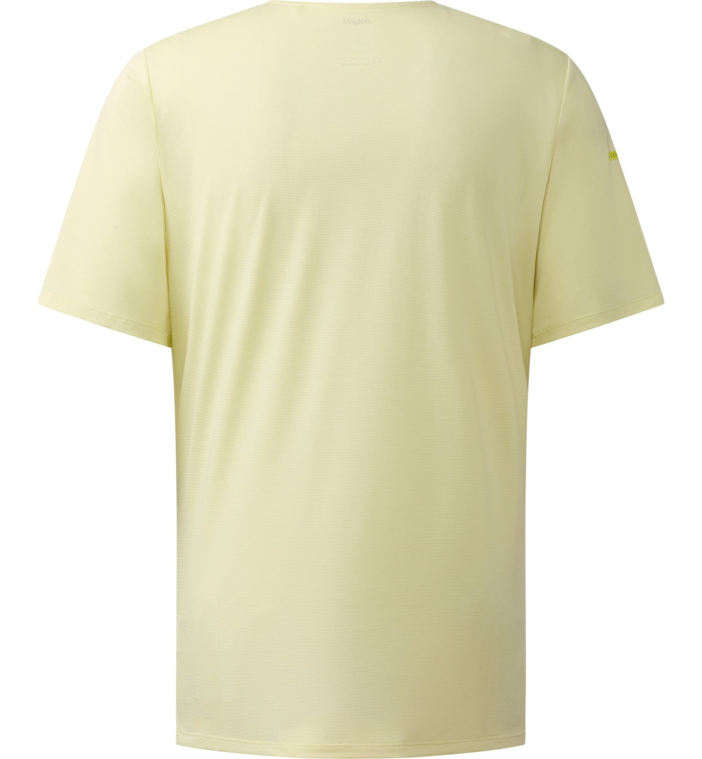 ホグロフスのメンズTシャツ「リム デルタ ティー」の背面画像。通気性と速乾性に優れた素材感が伝わる、アクティブな大人におすすめのすっきりとした後ろ姿です。