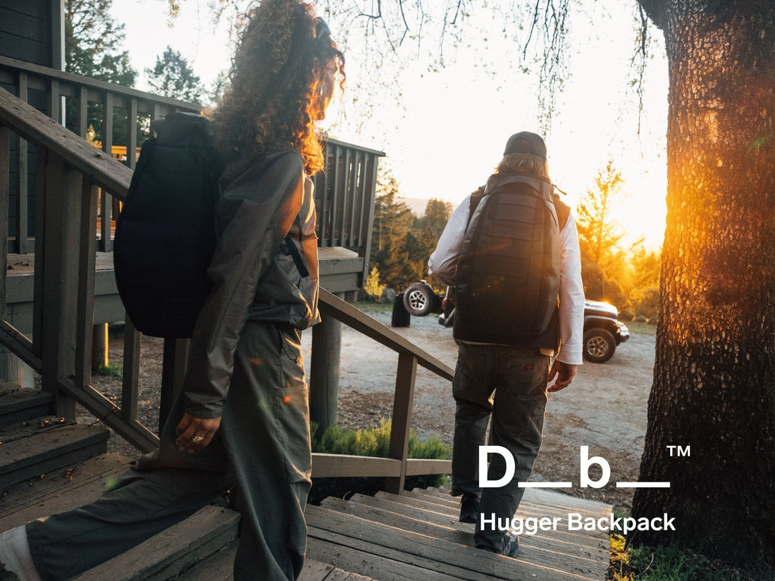 「Db(ディービー) Hugger Backpackの全体画像。スポーツや旅行、日常使いまで幅広く対応する、アクティブな大人の男女に人気のスタイリッシュなバックパックです。」