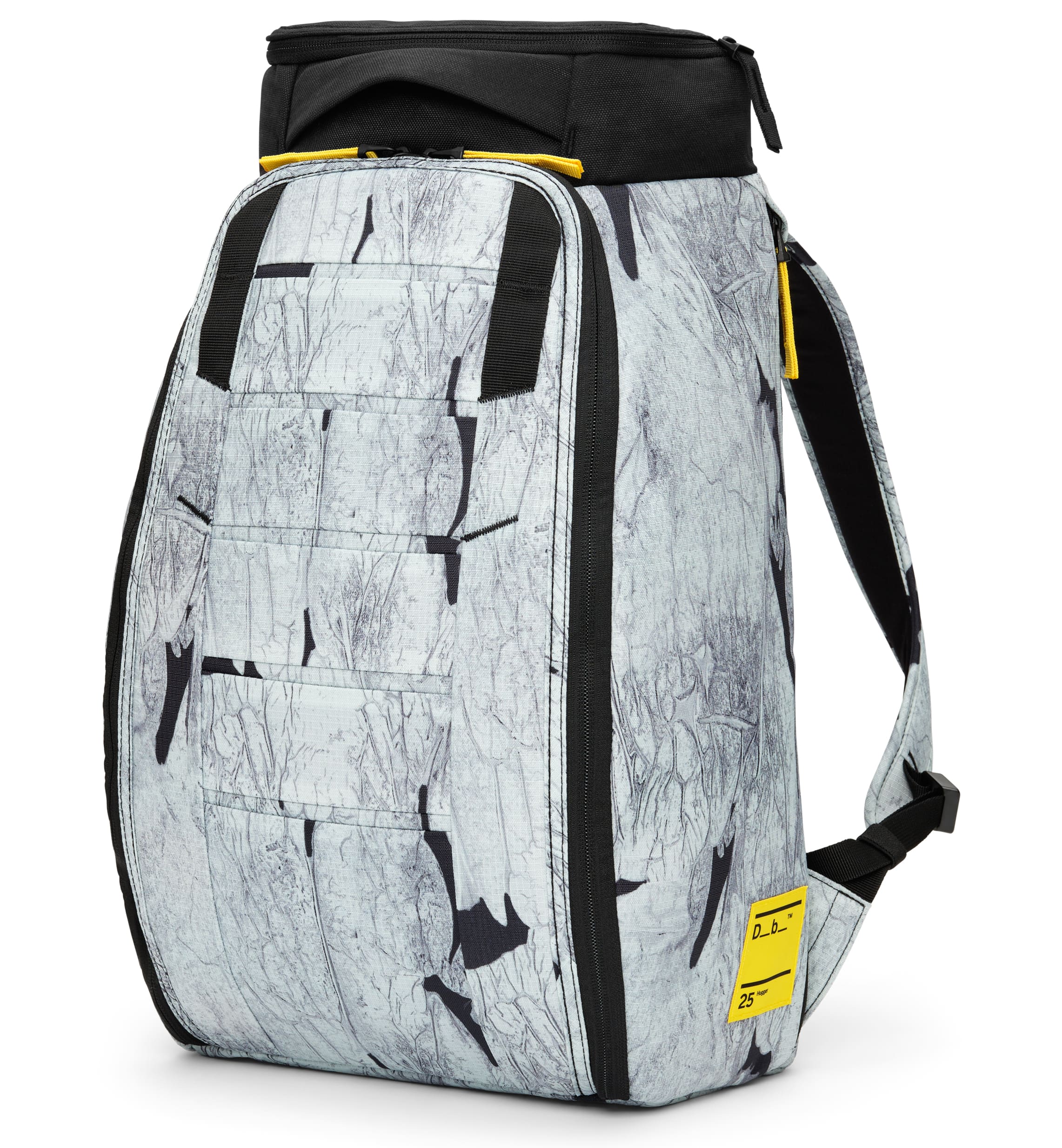 Dbの定番バックパック「Hugger Backpack 25L」の全体画像。旅行やスポーツなど、アクティブなシーンに最適なスタイリッシュな多機能バックパックです。色はBasalt White