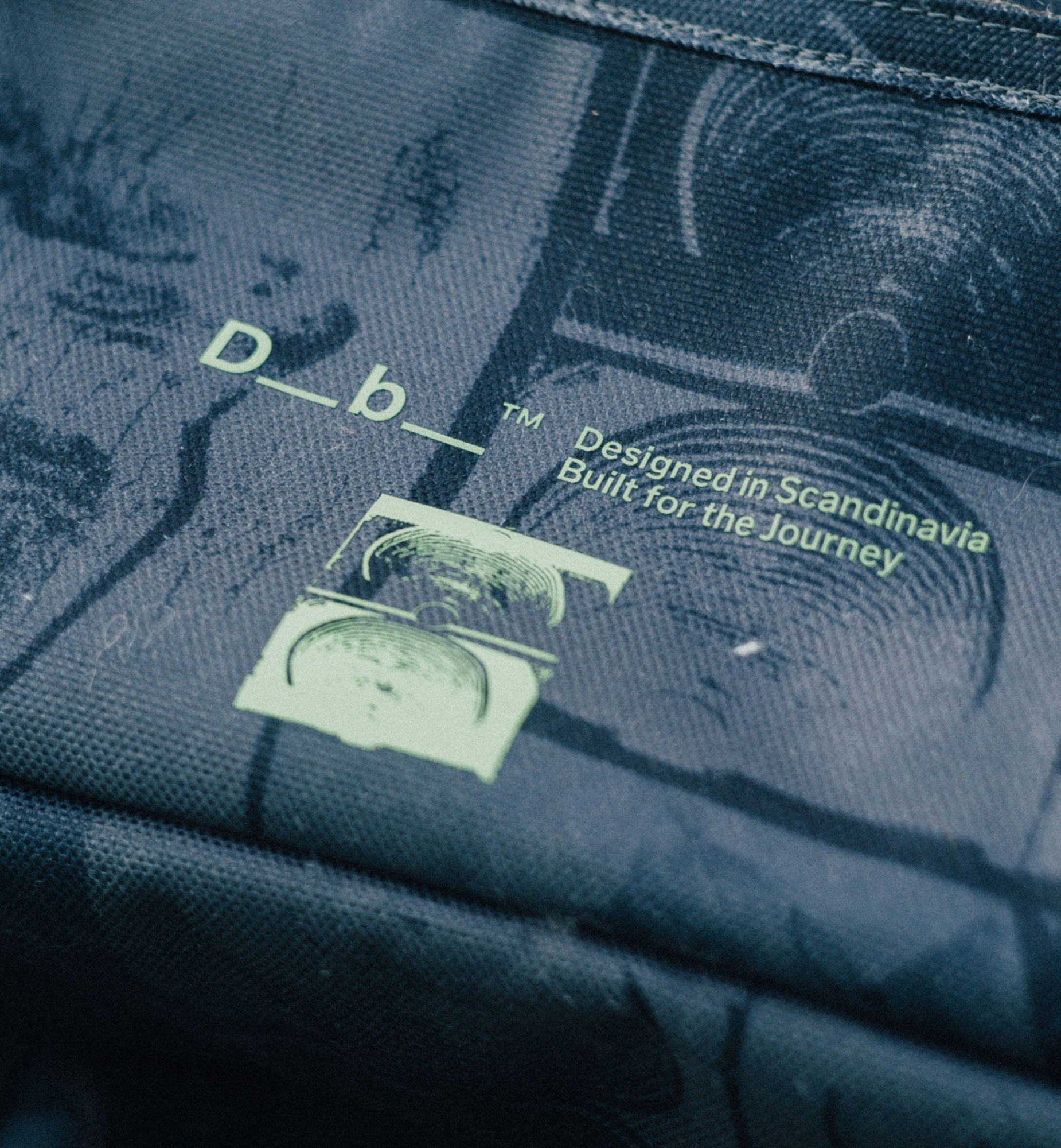 Douchebags Db The Hugger 30L EVA Camo 限定 Douchebags Db The