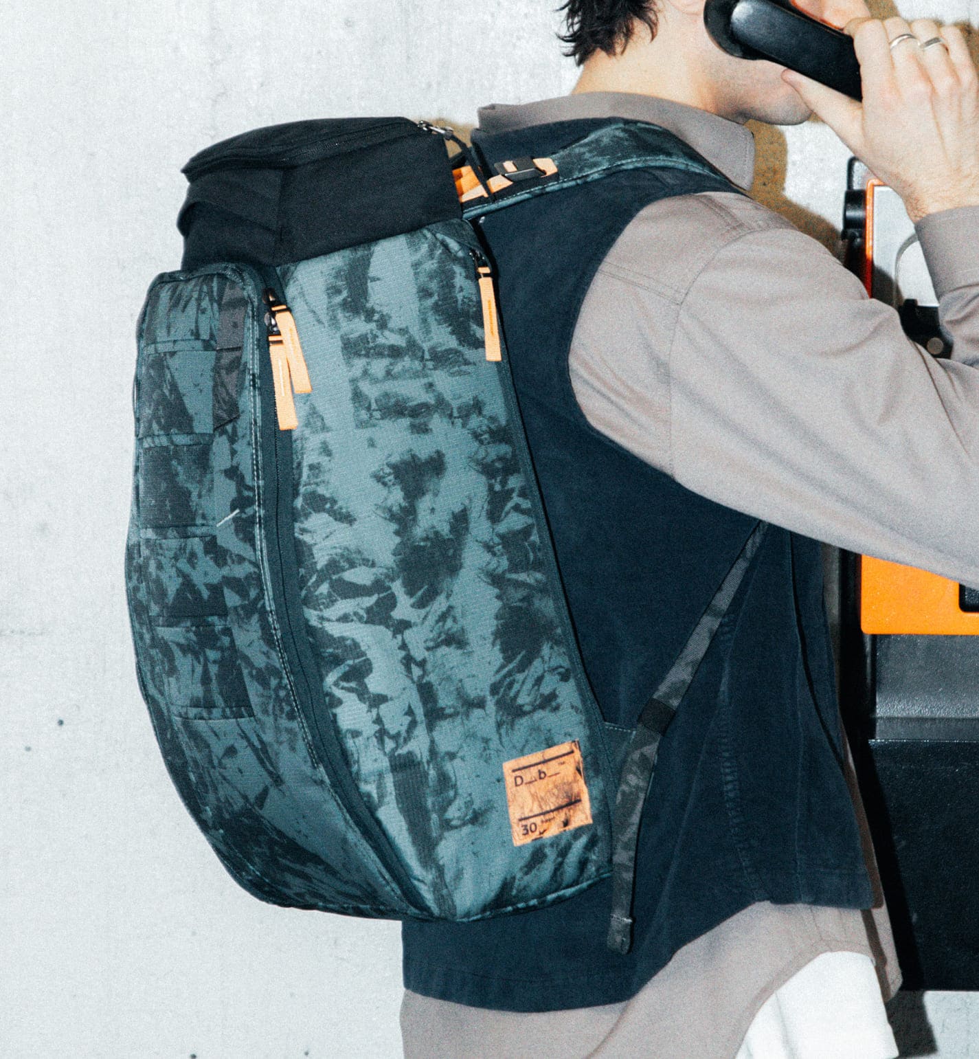 ハガーバックパック30L Hugger Backpack バックパック リュック Hugger Backpack 30L】アクティブ派リュック｜30Lで収納力抜群｜Db