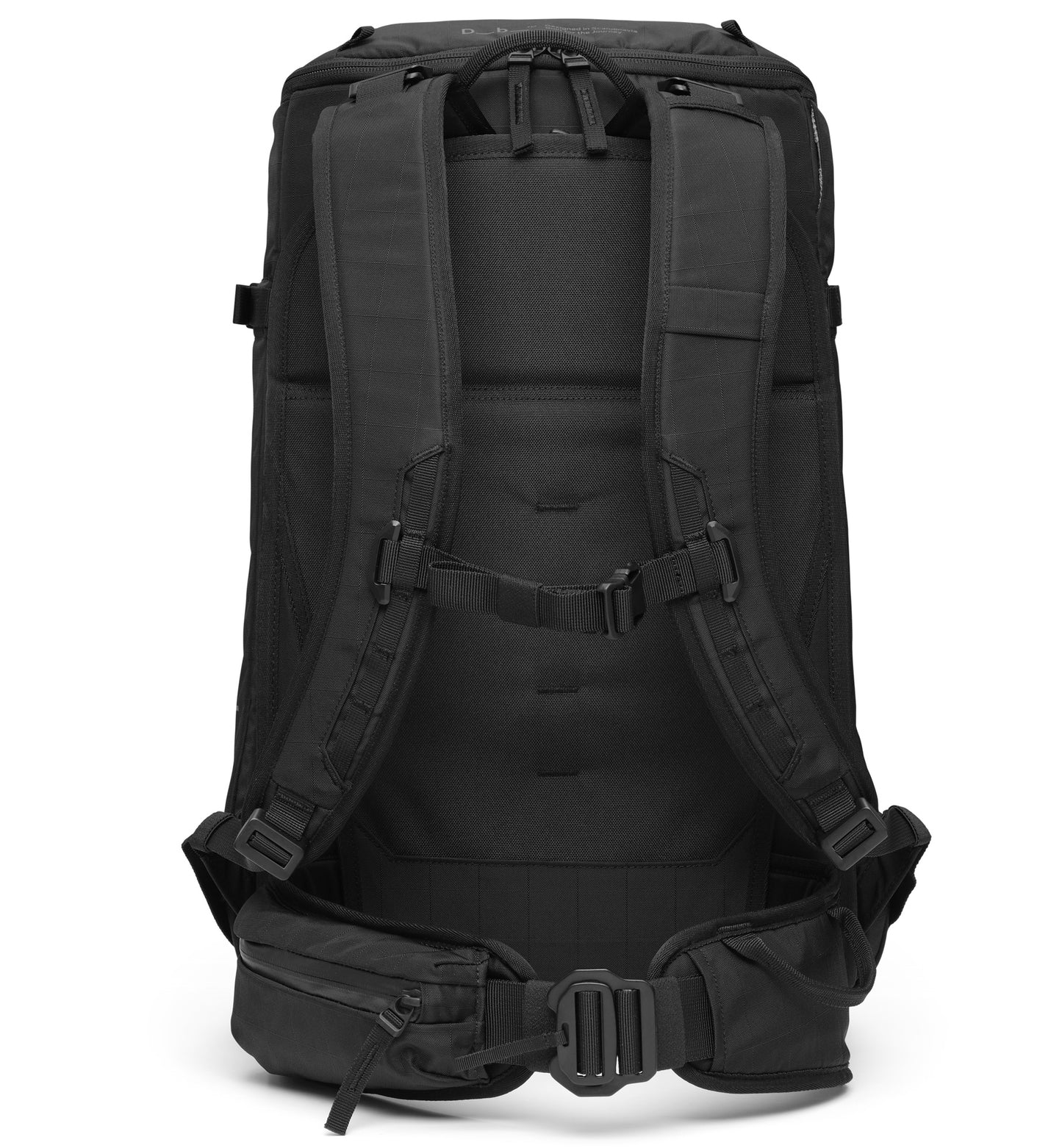 アクティブな男女向けのリュック、Db Backcountry Backpack 25Lの後ろ画像。旅行から本格的なアウトドアまで幅広く活躍します。