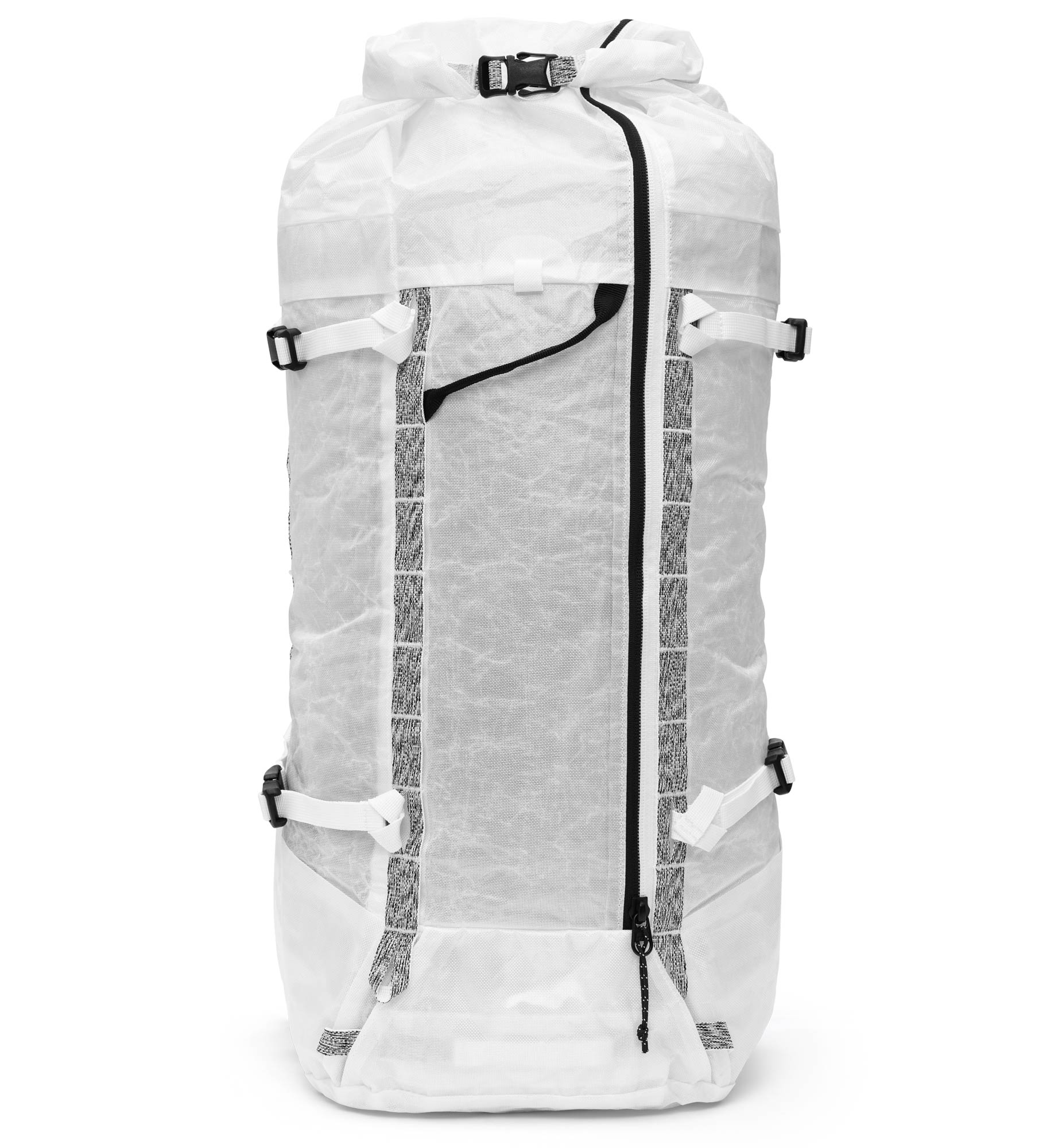  Dbの軽量バックパック「Weigh Lighter Backpack 25L」の画像着用。旅行やスポーツなどアクティブなシーンに最適です。
色はMonochrome