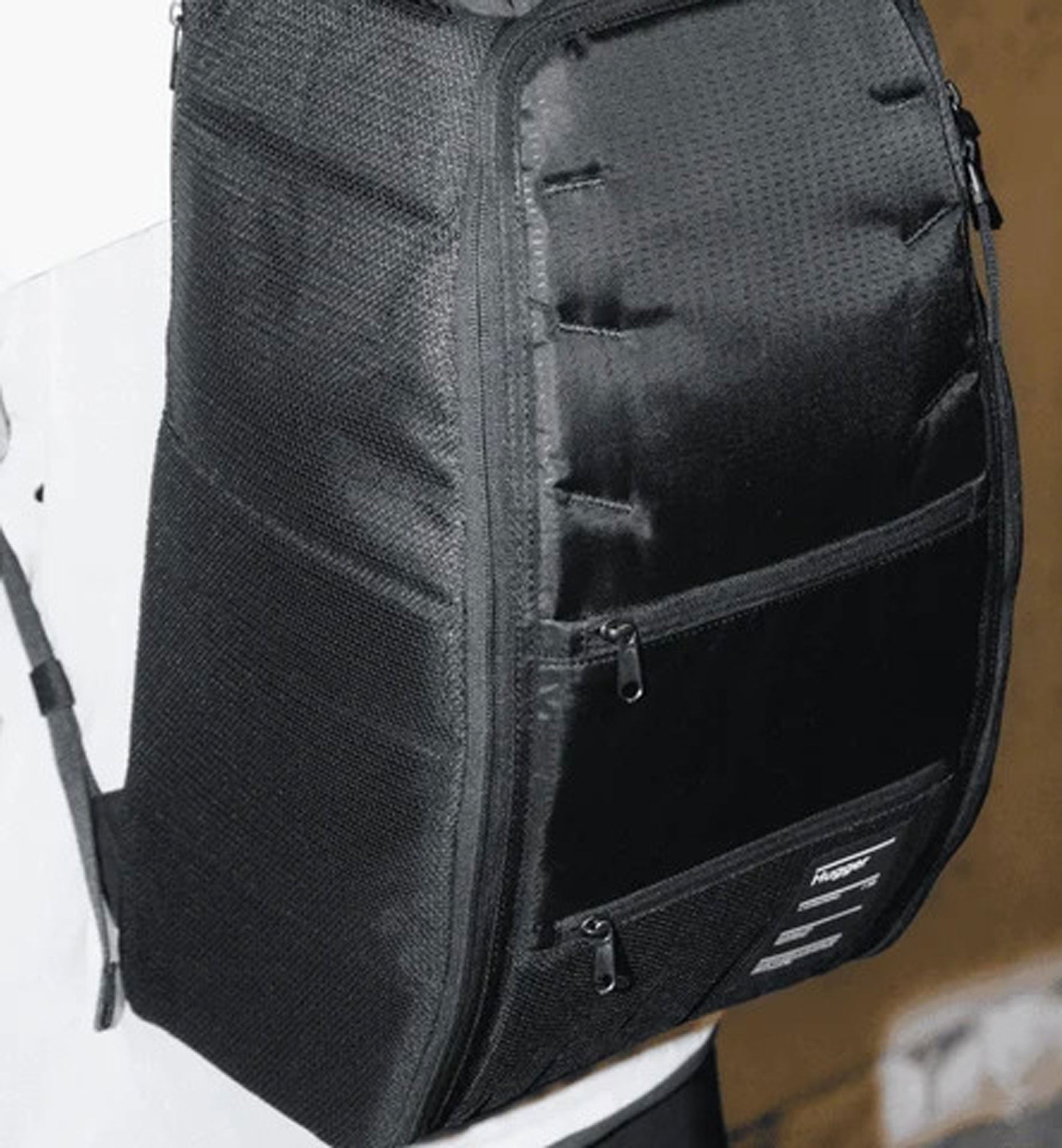 Hugger Backpack 30L Inside Out