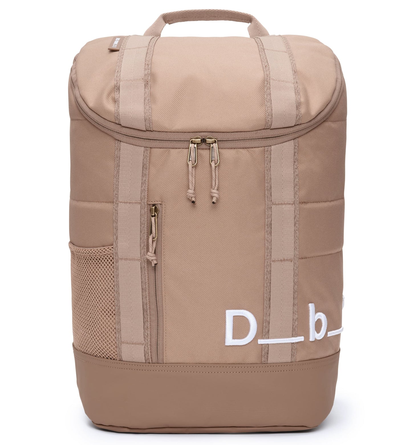 Db Hauler Backpack 25L バックパックの正面画像。旅行やスポーツなどアクティブなシーンに最適な、スタイリッシュで多機能なバックパックです。色はAffogato Brownt