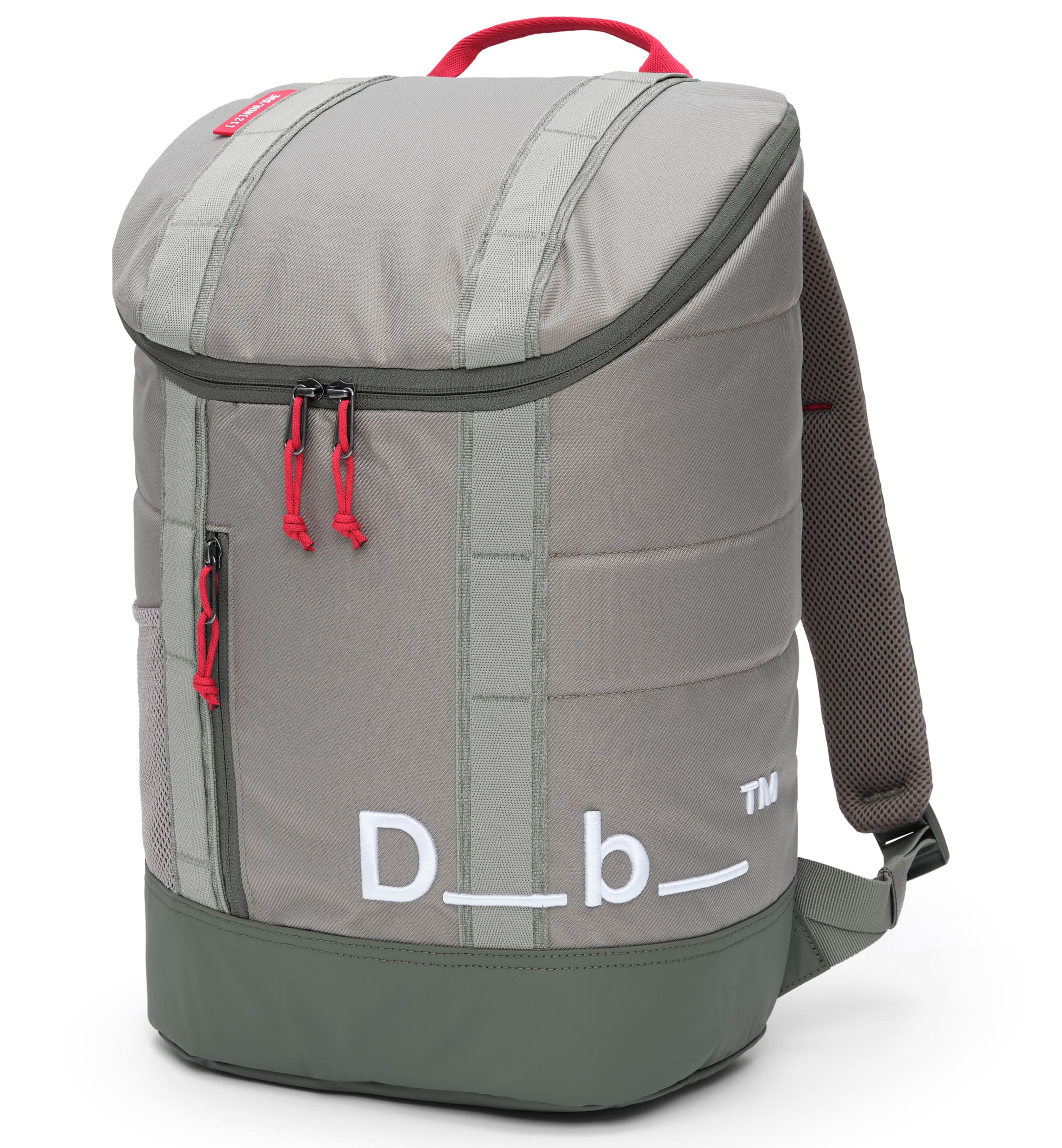 Db Hauler Backpack 25L バックパックの正面画像。旅行やスポーツなどアクティブなシーンに最適な、スタイリッシュで多機能なバックパックです。色はBasil Green
