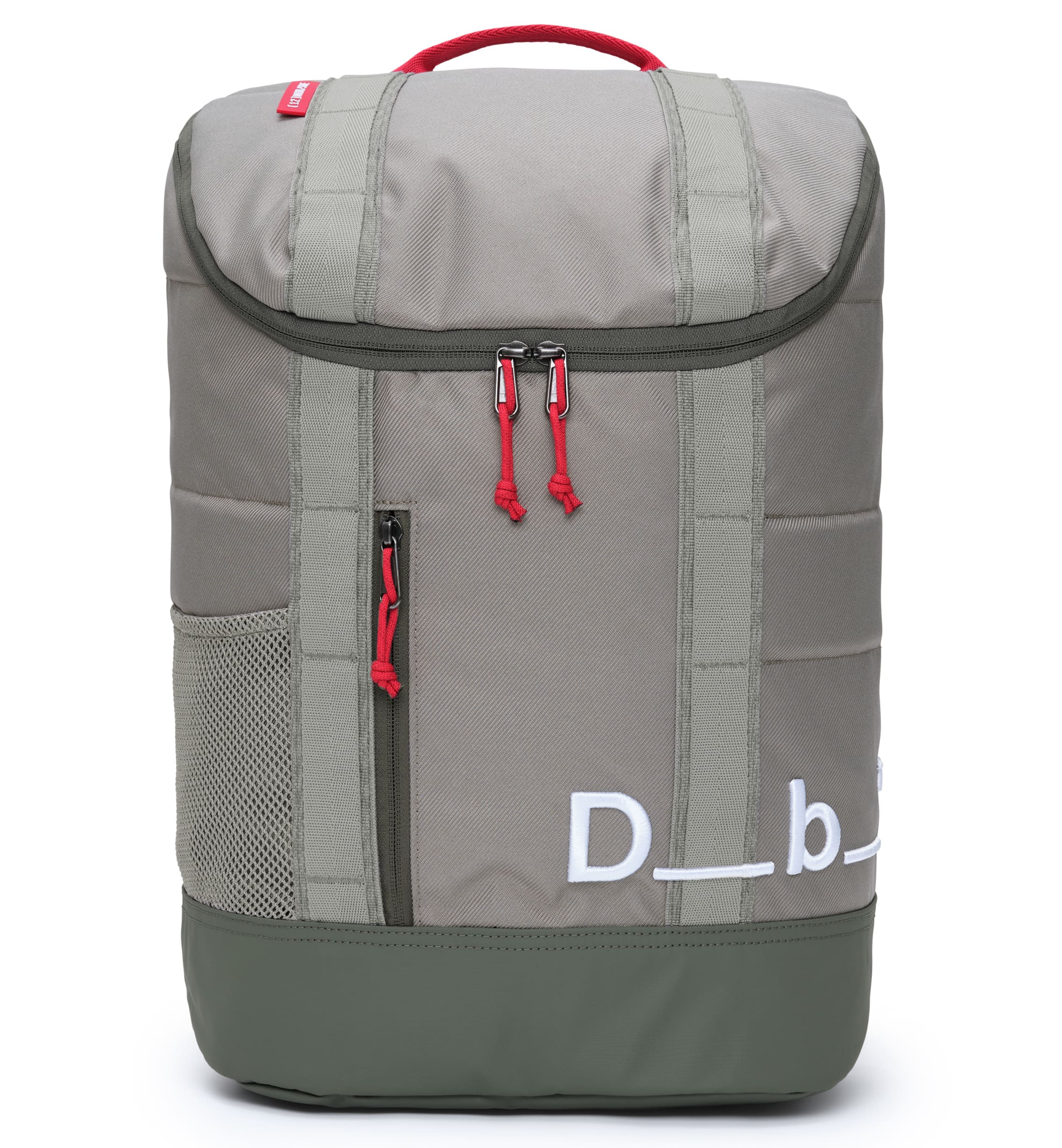 Db Hauler Backpack 25L バックパックの正面画像。旅行やスポーツなどアクティブなシーンに最適な、スタイリッシュで多機能なバックパックです。色はBasil Green