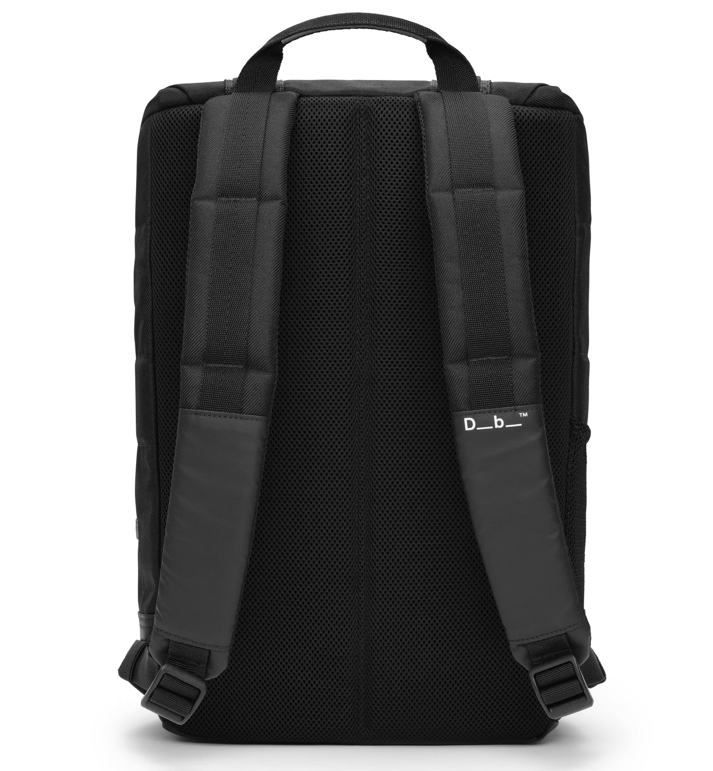 Db Hauler Backpack 25L バックパックの後画像。旅行やスポーツなどアクティブなシーンに最適な、スタイリッシュで多機能なバックパックです。色はBlack Out