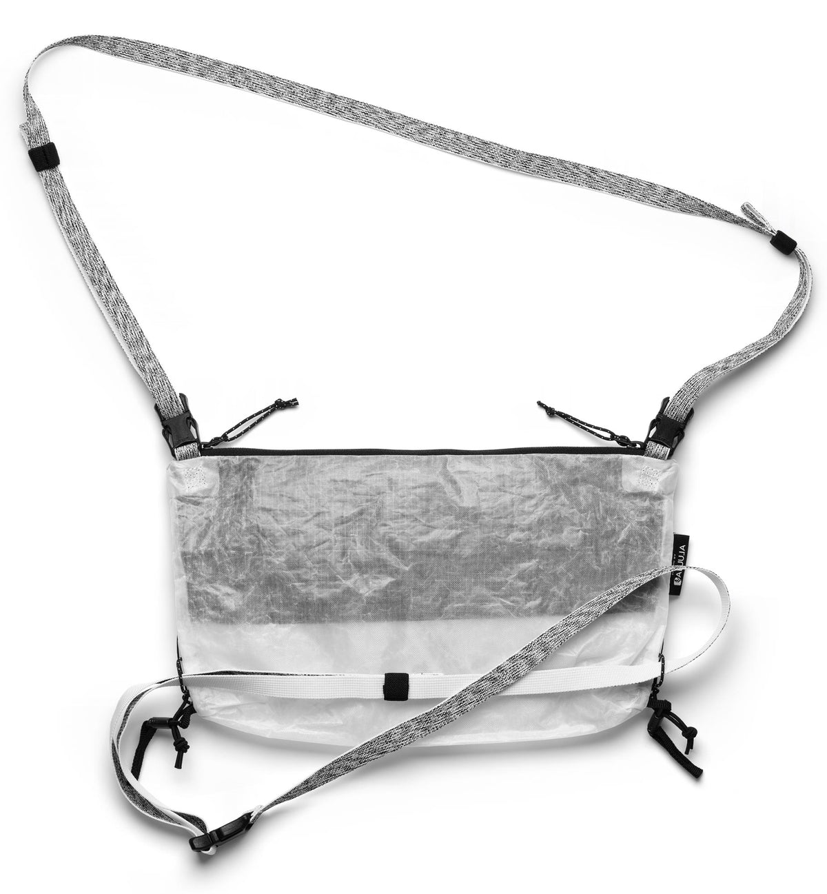 Db Weigh Lighter Sling 10Lの全体画像。旅行やスポーツなどアクティブなシーンに最適な、10リットルサイズの軽量スリングバッグ。色はMonochrome