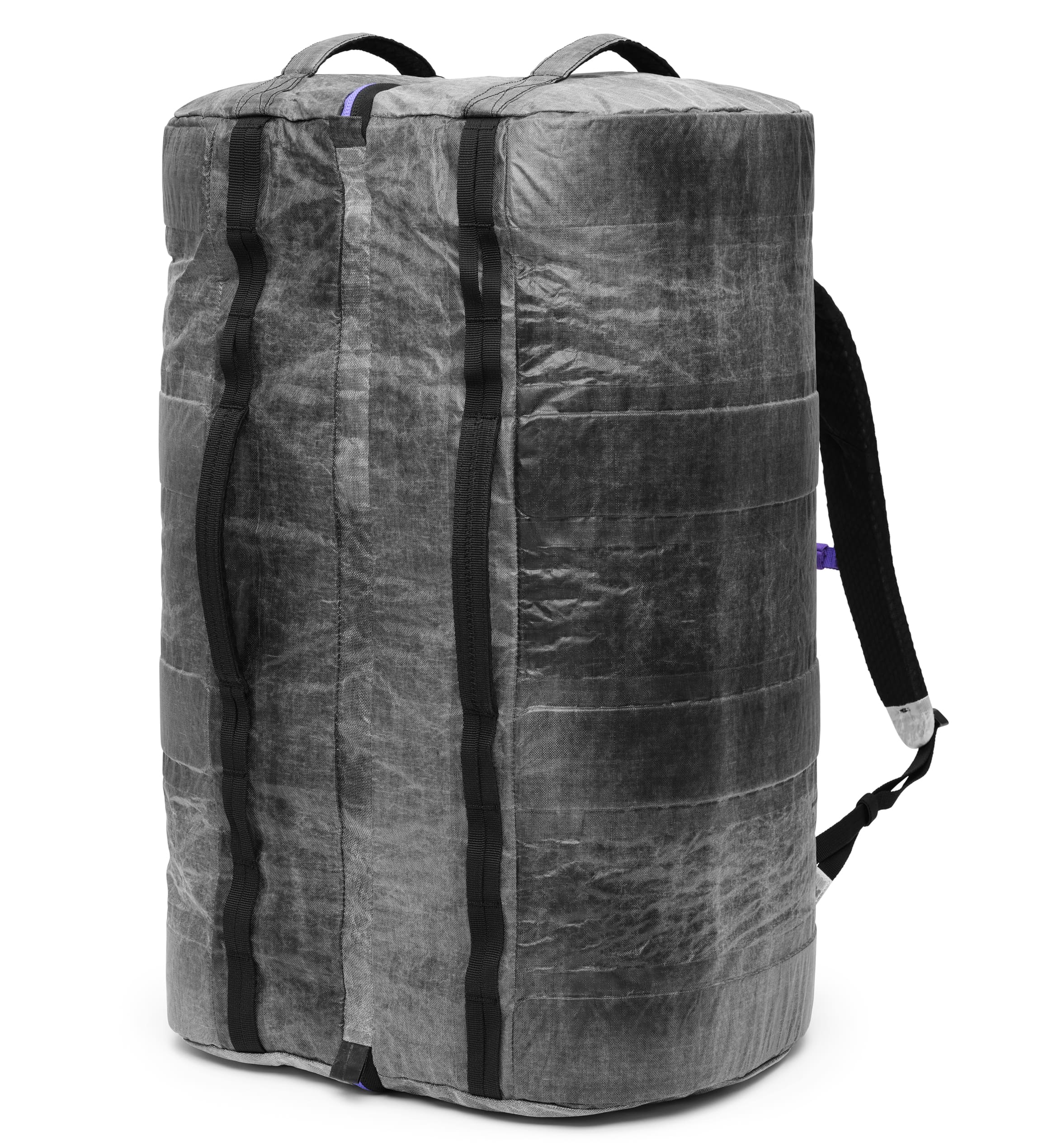 Dbの超軽量・大容量ダッフルバッグ、Weigh Lighter Split Duffel 70Lの全体画像。スポーツや長期旅行に最適な機能的でスタイリッシュなデザインです。色はWeigh Darker