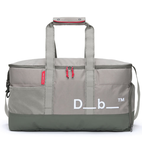 Dbのジムバッグ「Hauler Gym Bag 30L」の正面画像。スポーツや旅行などアクティブなシーンに最適な、男女兼用のダッフルバッグです。色はBasil Green