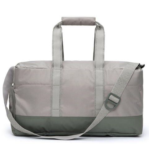 Dbのジムバッグ「Hauler Gym Bag 30L」の後画像。スポーツや旅行などアクティブなシーンに最適な、男女兼用のダッフルバッグです。色はBasil Green