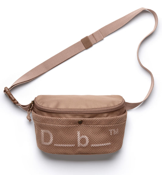 旅行やスポーツに最適なDbのボディバッグ、Hauler Sling Bag 3L。アクティブに動ける3L容量のスリングバッグ正面画像。色はアフォガードブラウン
