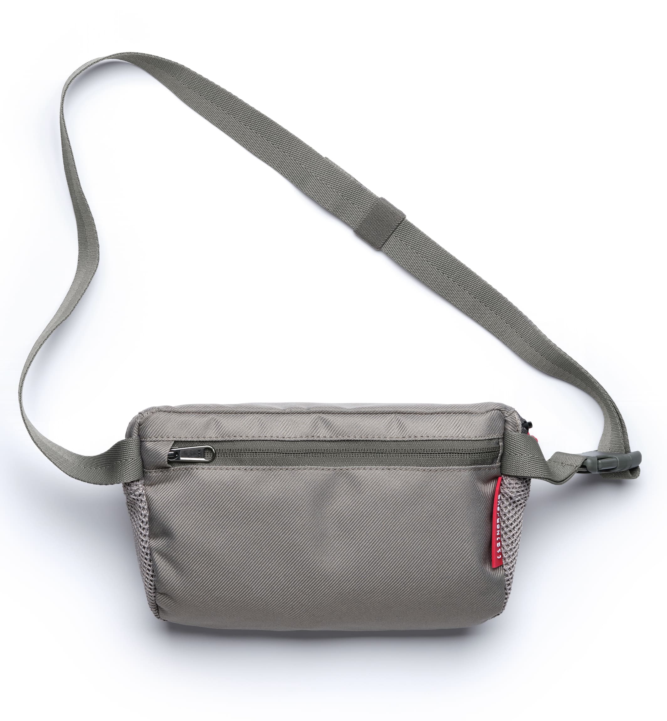 旅行やスポーツに最適なDbのボディバッグ、Hauler Sling Bag 3L。アクティブに動ける3L容量のスリングバッグ後画像。色はBasil Green