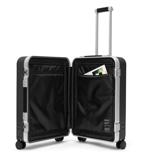 Ramverk Pro Check-in Luggage Medium